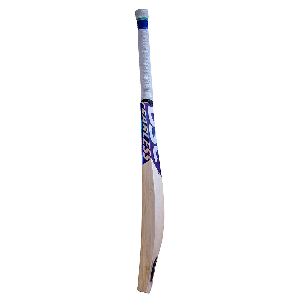 DSC BLU 111 English willow cricket bat, side profile showing blade bow and edge