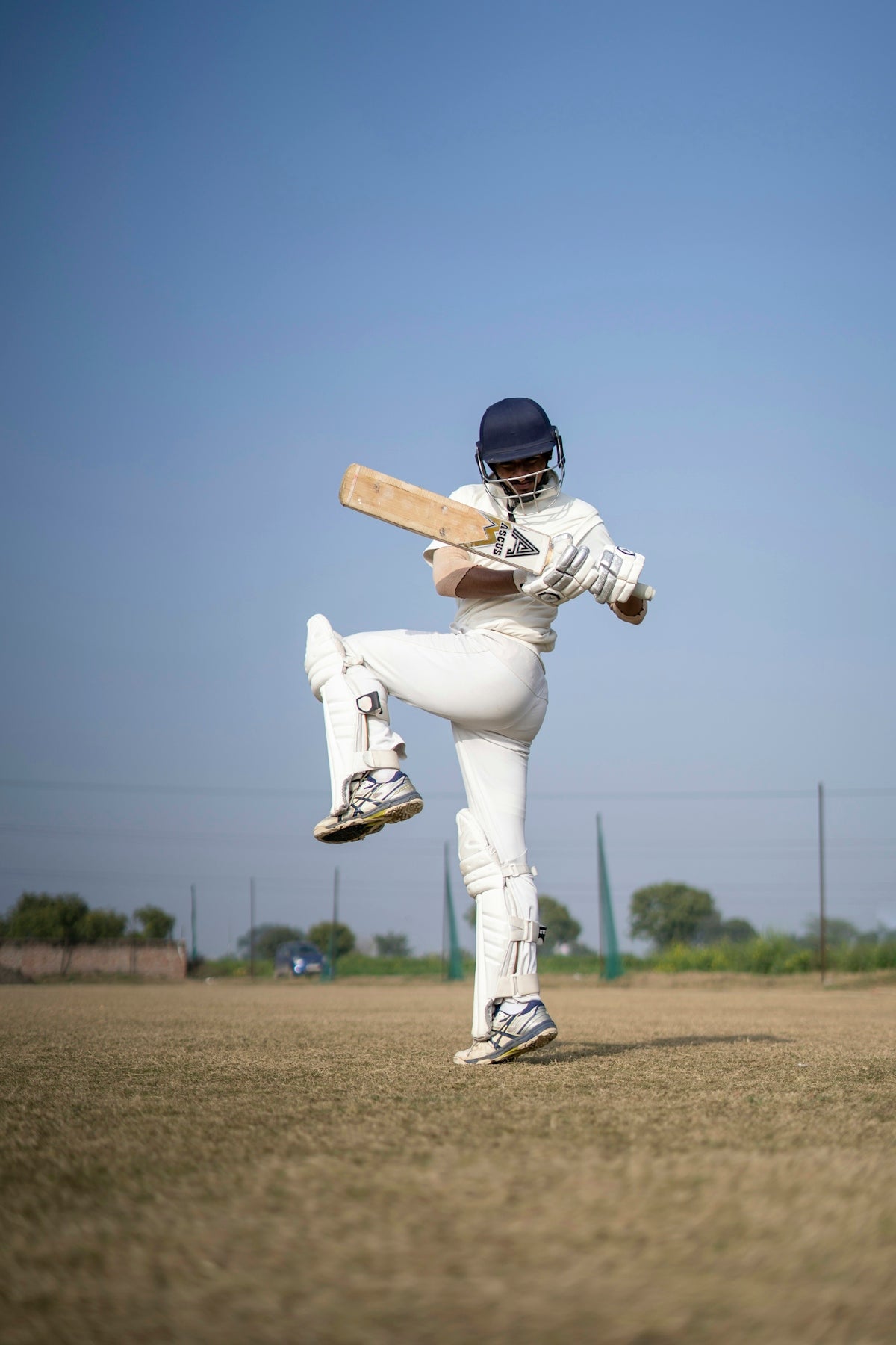 SG Sunny Tonny Xtreme Black: A Guide to Junior Cricket Bats NZ